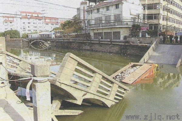 車輛（liàng）超載引起無錫市複新橋跨塌