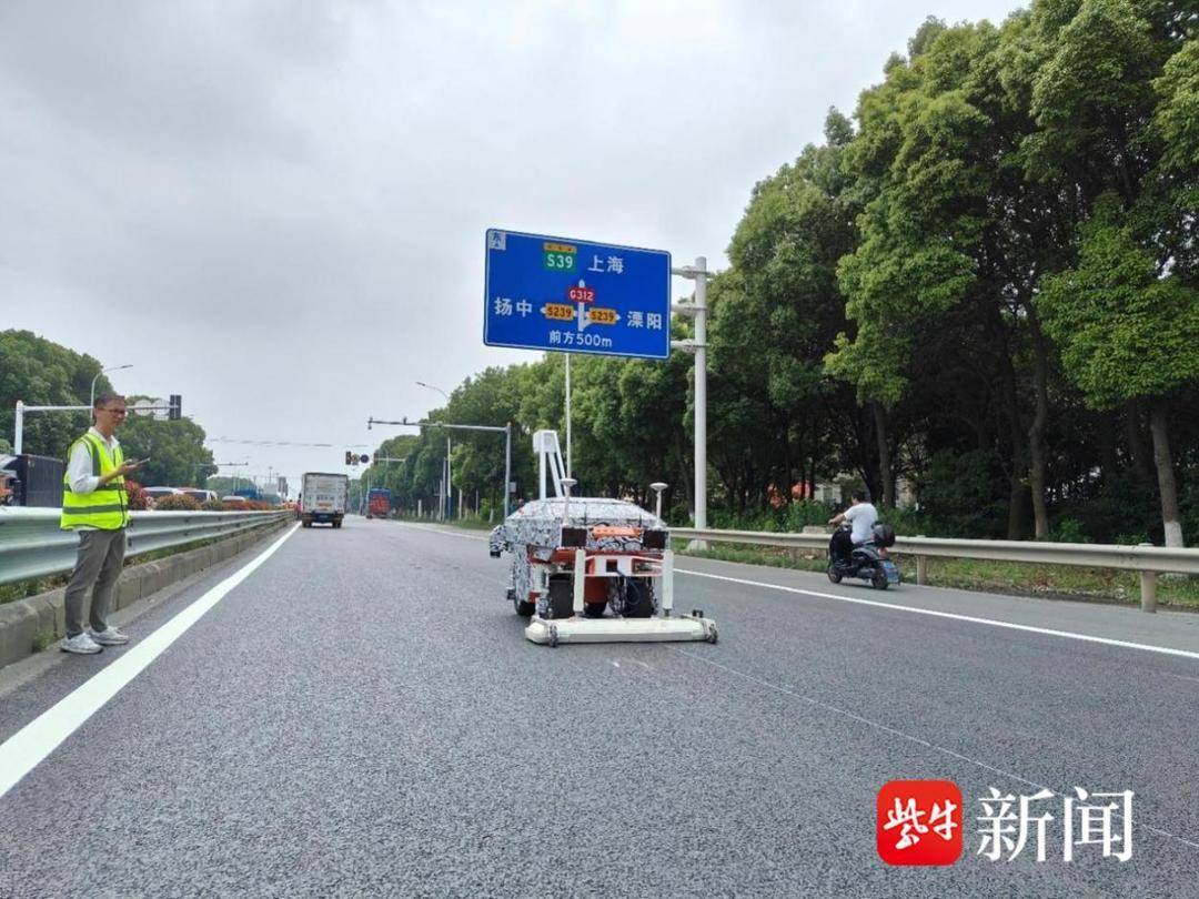 常州公路路麵自動檢（jiǎn）測機器人上線